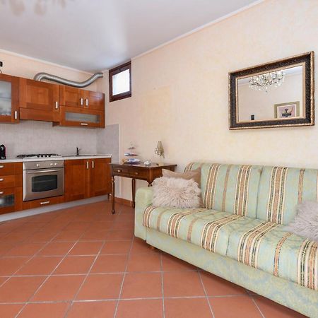 Prestige Apartment シルミオーネ エクステリア 写真