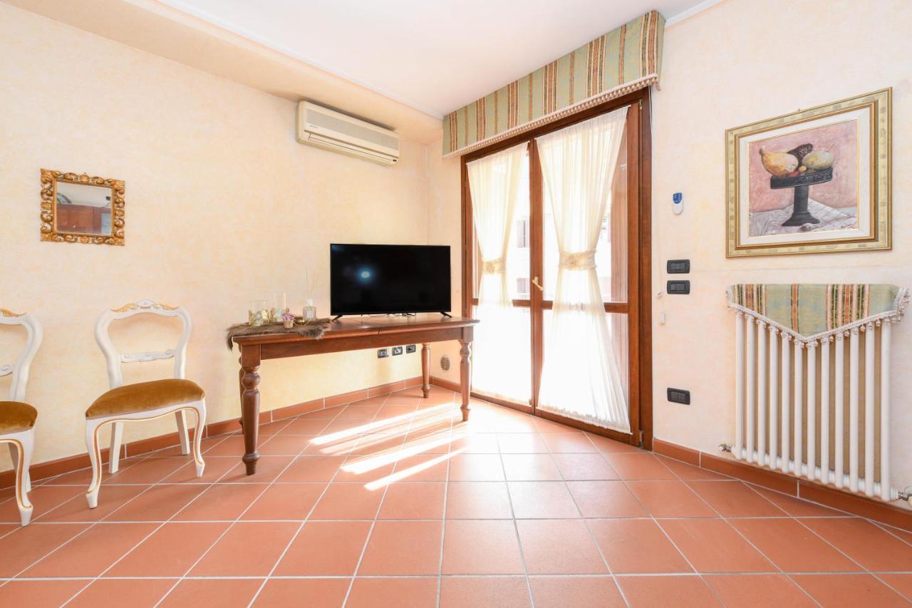 Prestige Apartment シルミオーネ エクステリア 写真